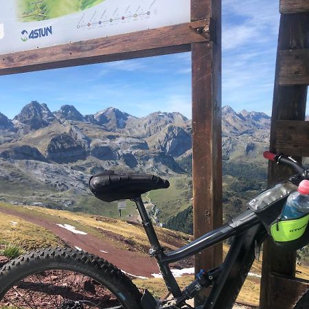 Apartamento Cameros Jaca Bagian luar foto